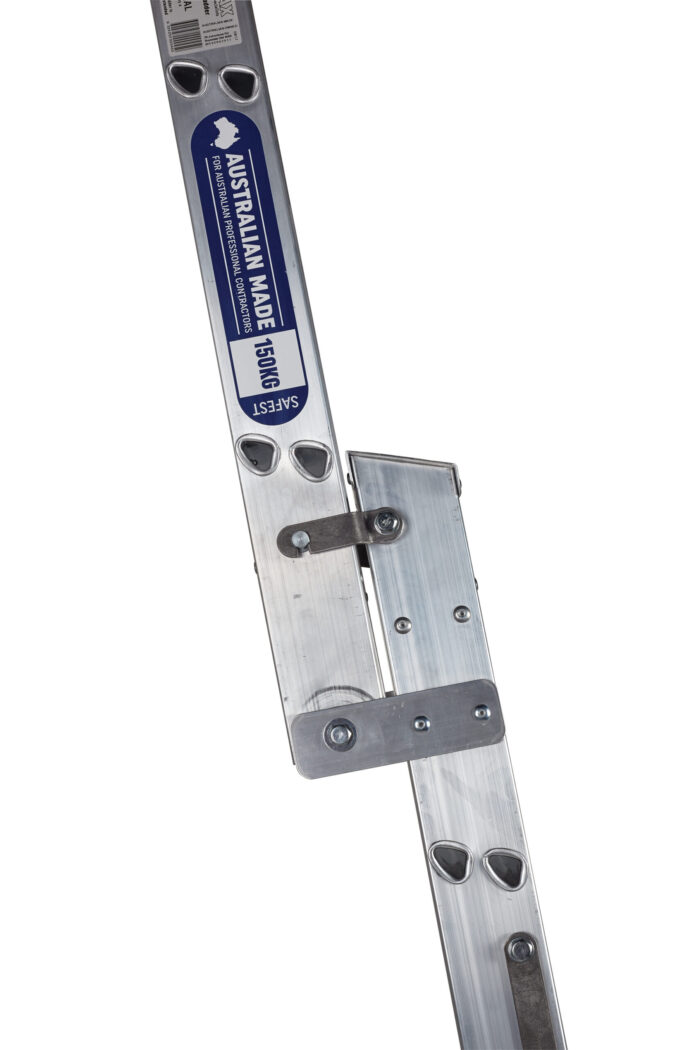 LADAMAX ALUMINIUM DUAL PURPOSE STEP STRAIGHT CONNECTION CLOSE UP scaled 1.jpg