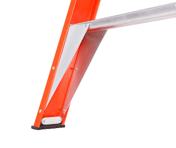 LADaMAX Fibreglass Platform Ladder Premium, close up of leg with gusset brace and rubber foot