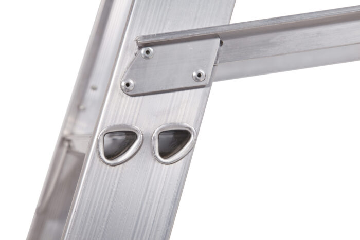 ladamax ALUMINIUM aluminium ladder SWAGELOCK CLOSEUP of rung and brace