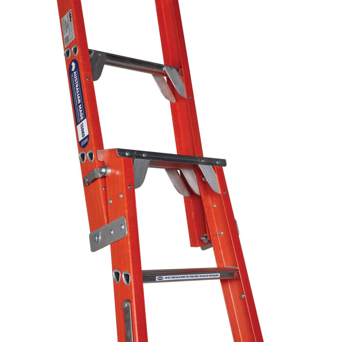 LADAMAX FIBREGLASS DUAL PURPOSE LADDER EXSTENDED CLOSE UP